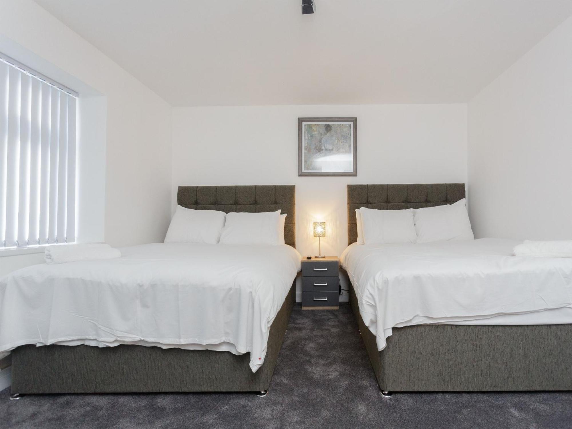 Live in Leeds Greenhill Bungalows Buitenkant foto