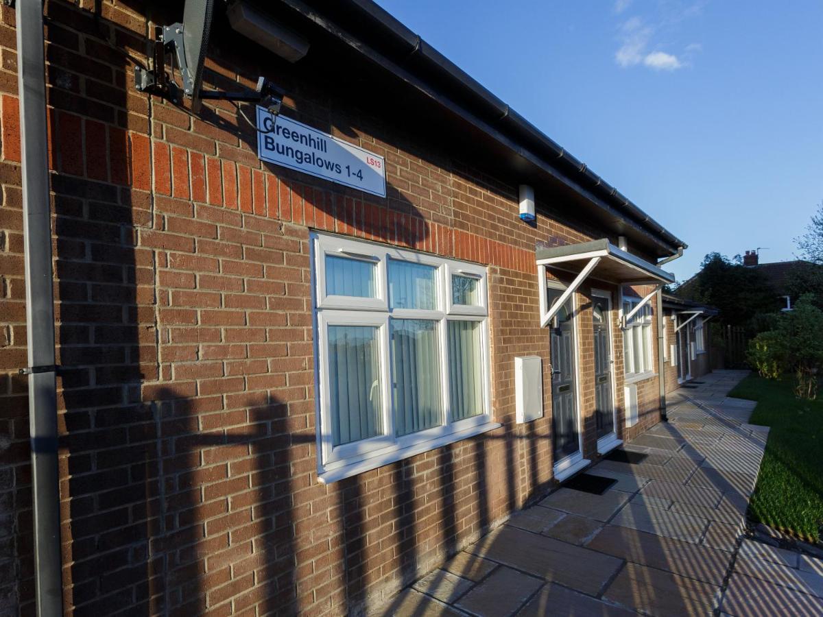 Live in Leeds Greenhill Bungalows Buitenkant foto
