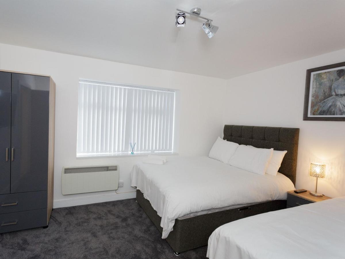 Live in Leeds Greenhill Bungalows Buitenkant foto